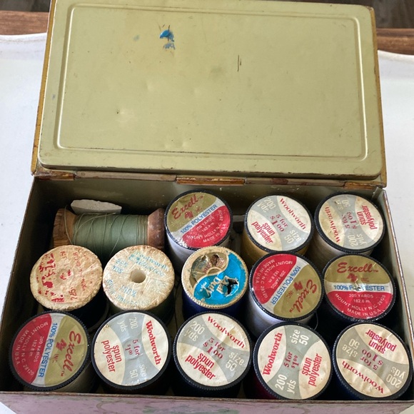 Vintage Louis Sherry Candy Tin Sewing Box - Picture 3 of 8